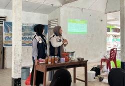 Ibu-ibu Desa Empang Pandan Antusias Ikuti Workshop Eco-Enzym dan Sabun Bersama Mahasiswa Kukerta FMIPA UNRI