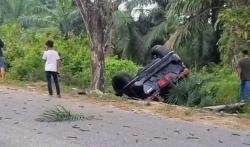 Microsleep, Inova Hantam Mobil Wakil Ketua DPRD Bengkalis hingga Terbalik